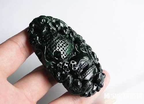 黑色翡翠挂件该如何选择，未来的价值会是多少-第2张-翡翠-玉仓库