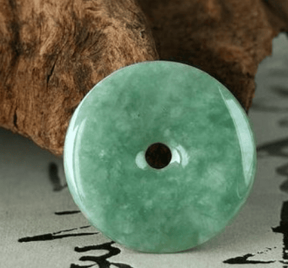 缅甸翡翠的价格都会被什么影响？怎样的缅甸翡翠算是好翡翠？