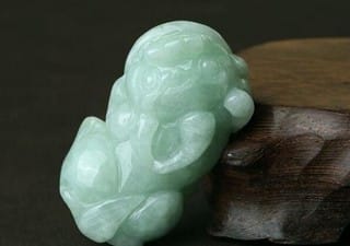 天然翡翠貔貅吊坠：兼具颜值和功效_推荐购入