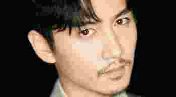 眼睛里有痣的男人好吗_男人的眼睛里有痣说明什么