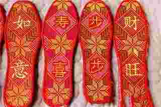 为什么本命年要穿红色（本命年到来，民间都有哪些习俗）-第8张-民俗文化-玉仓库