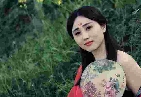 红艳桃花