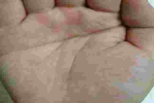 断手掌纹的男人命运如何_男孩断掌好不好